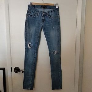 524 Levi's Ripped Jeans